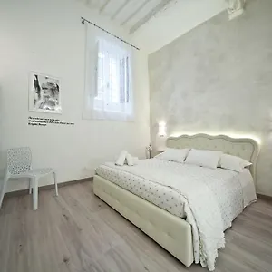 Whitehouse Colle di Val d'Elsa
